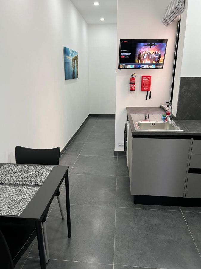 Cosy & Modern Top Floor 1-Bedroom Apartment St. Paul's Bay Exterior foto